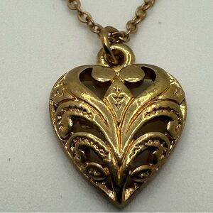 Vintage Gold Tone Necklace with Filigree Heart Pendant 17”